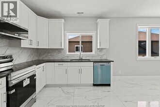 2280 Daytona Ave in Windsor, ON - Building Photo - Building Photo