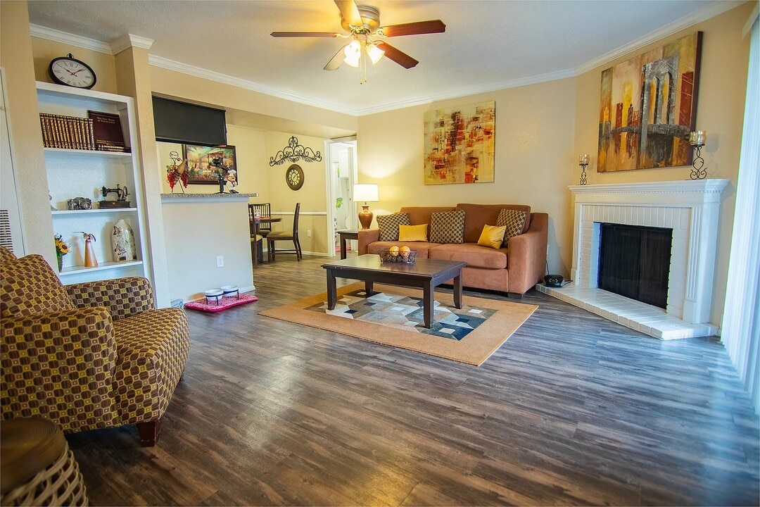 1320 Farm to Market 1960 Bypass Rd E in Humble, TX - Building Photo