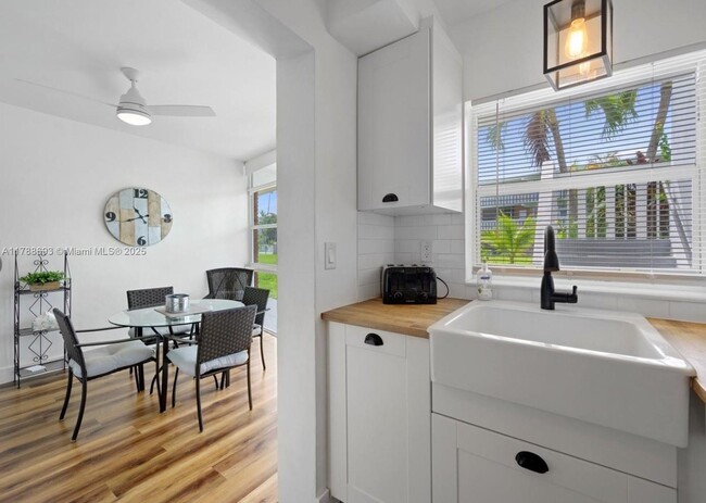 161 NE 10th Ave in Hallandale Beach, FL - Building Photo - Building Photo