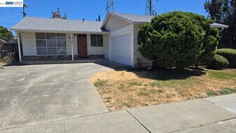 40622 Blacow Rd in Fremont, CA - Building Photo