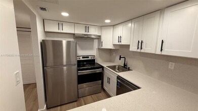 5845 Washington St in Hollywood, FL - Building Photo - Building Photo
