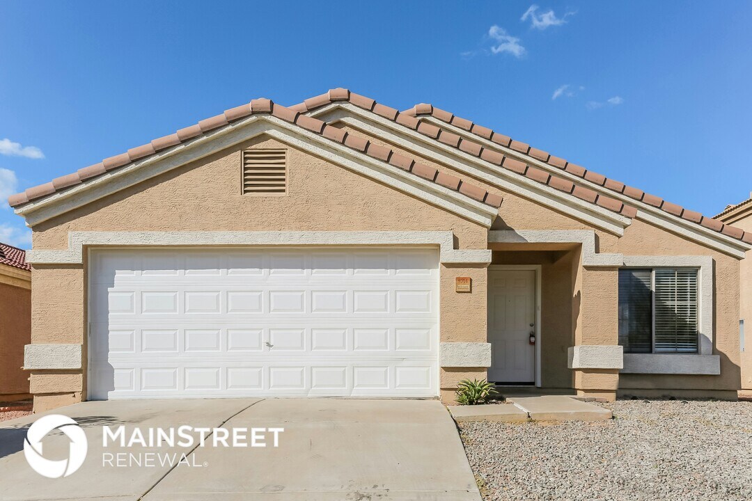 9016 W Pinchot Ave in Phoenix, AZ - Foto de edificio