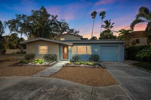 284 44th Ave in St Pete Beach, FL - Building Photo