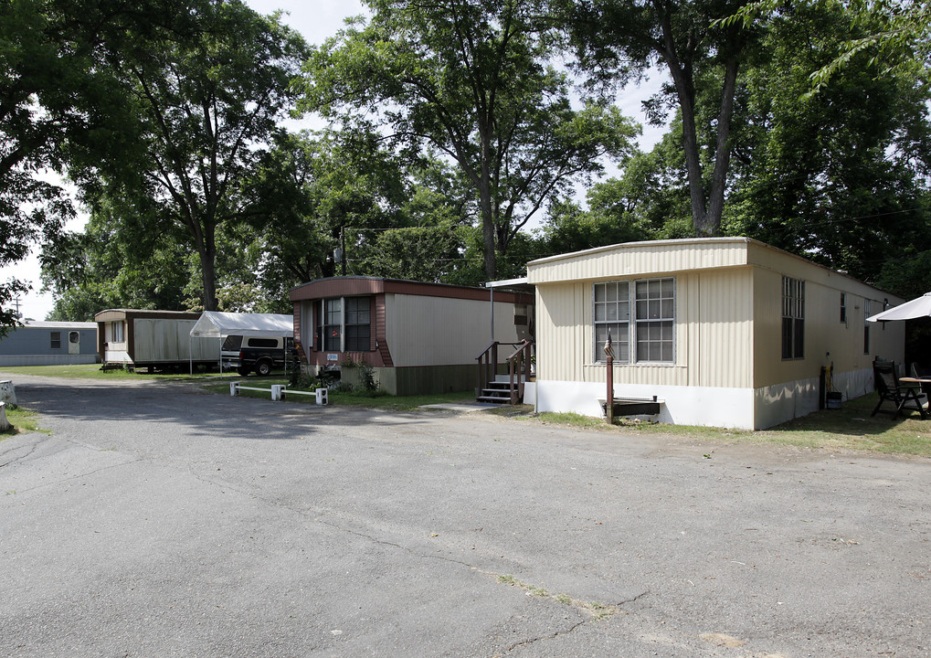 4715 E Broadway Ave in North Little Rock, AR - Building Photo