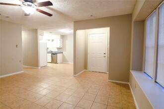 503 Crowley Rd in Arlington, TX - Foto de edificio - Building Photo