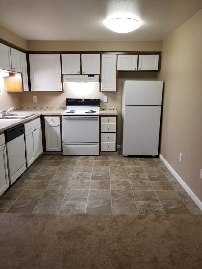 3290 NE Lancaster St, Unit 2