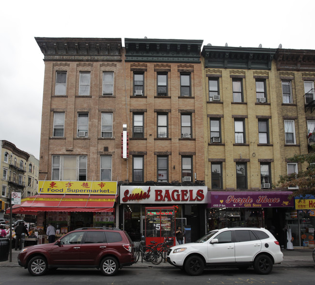 4903 5th Ave in Brooklyn, NY - Foto de edificio - Building Photo