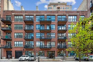 375 W Erie St in Chicago, IL - Building Photo