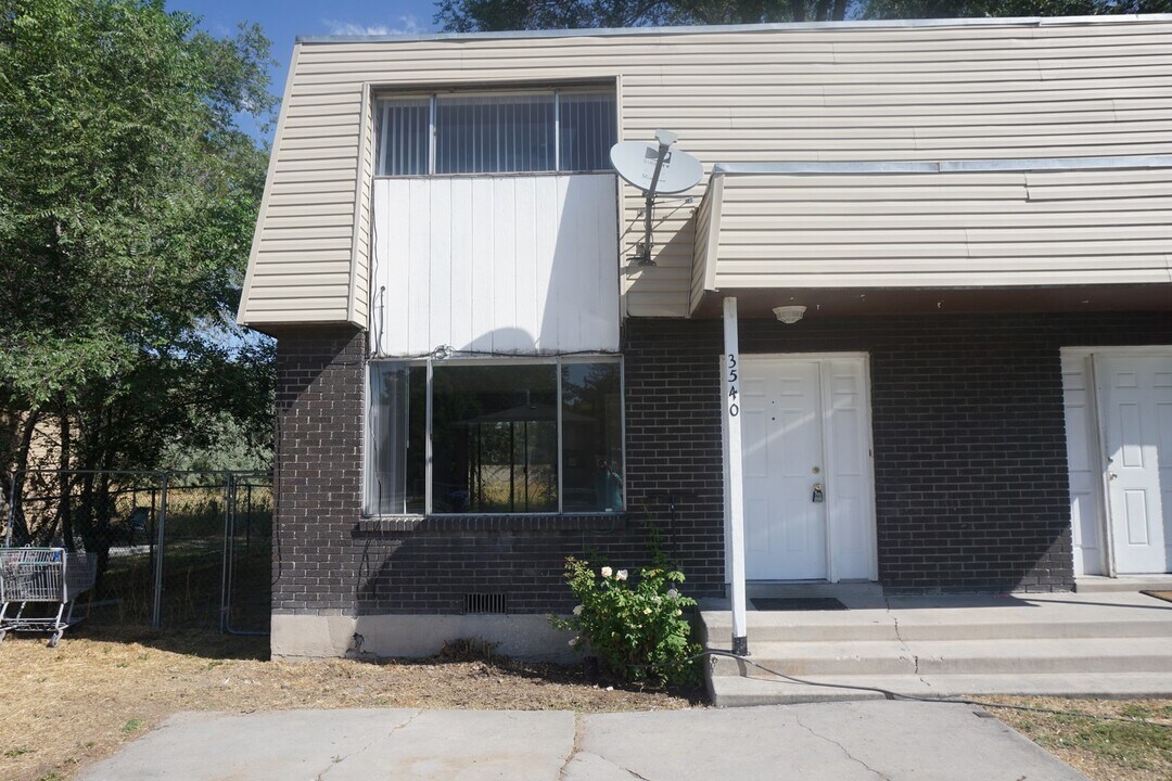 3538-3540-3540 Westlake Cir in West Valley City, UT - Building Photo