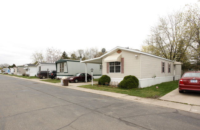 Lakeview Mobile Home Court in Belleville, MI - Building Photo - Building Photo