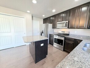 Beautiful 3 Bed, 2.5 Bath House in Windsor! in Windsor, CO - Building Photo - Building Photo