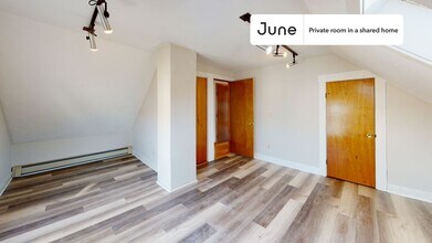Room in Shared 2 bed/1 bath home, Unit A in Boston, MA - Foto de edificio - Building Photo