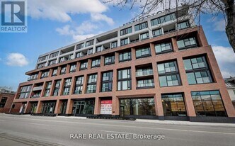 2720 Dundas St W in Toronto, ON - Building Photo