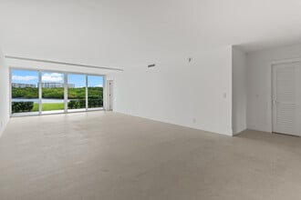 2185 Ibis Isle Rd in Palm Beach, FL - Building Photo - Building Photo