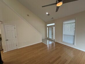 1093 River Isle Dr in Memphis, TN - Building Photo - Building Photo