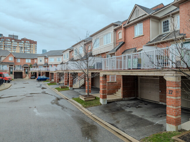 Fairfield Village in Mississauga, ON - Building Photo - Building Photo