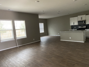 1309 Brown Pelican Wy in San Antonio, TX - Building Photo - Building Photo