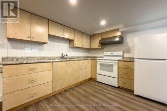 18 Forest Hill Dr in Guelph, ON - Building Photo - Building Photo