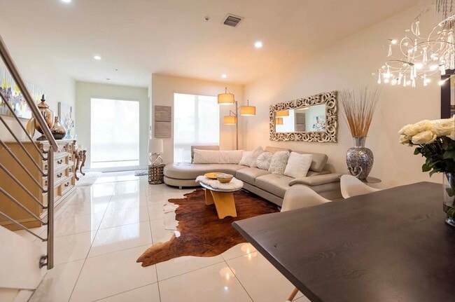10260 NW 63rd Ter in Doral, FL - Building Photo - Building Photo