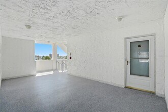 285 107th Ave, Unit 408 in Treasure Island, FL - Building Photo - Building Photo