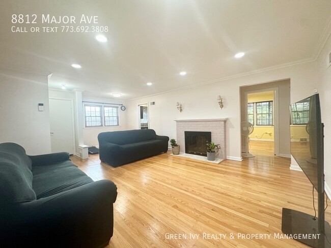 8812 Major Ave in Morton Grove, IL - Building Photo - Building Photo