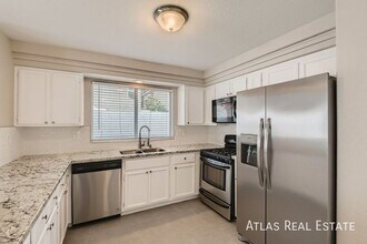 2195 Eaglecloud Dr in Henderson, NV - Foto de edificio - Building Photo