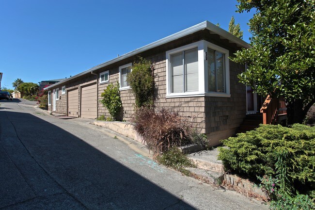 85 Girard Ave in Sausalito, CA - Building Photo - Building Photo