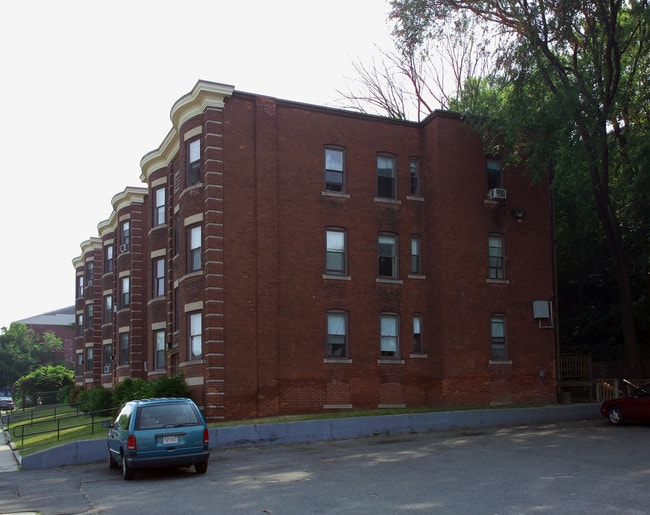 443-453 Taylor St in Springfield, MA - Foto de edificio - Building Photo