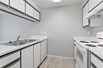 Kensington Terrace - KT-142 in Portland, OR - Building Photo - Interior Photo