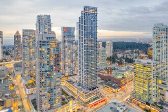 6000 Mckay Av in Burnaby, BC - Building Photo - Building Photo