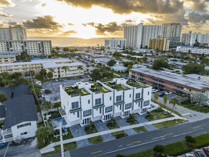 1006 N Riverside Dr in Pompano Beach, FL - Building Photo - Building Photo