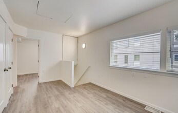 1112 S 8th St, Unit B in Tacoma, WA - Building Photo - Building Photo