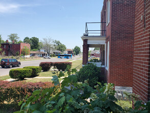 1730 Saint Louis Ave, Unit Bottom Floor in East St. Louis, IL - Building Photo - Building Photo