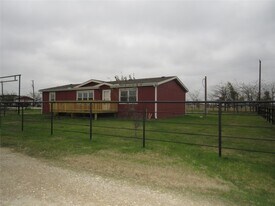 2141 Crockett Rd in Sanger, TX - Building Photo