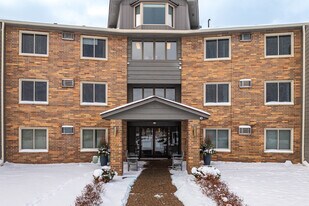 Hemlock Pines in Maple Grove, MN - Building Photo