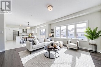 3045 Sandy Acrs Ave in Severn, ON - Building Photo - Building Photo