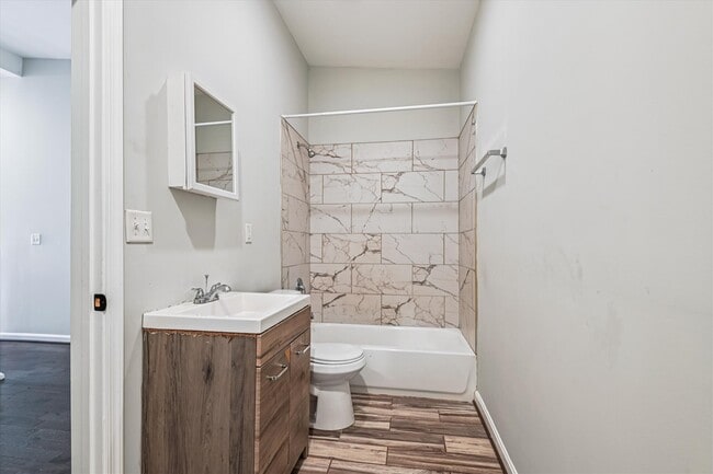 1324 W Lombard St in Baltimore, MD - Foto de edificio - Building Photo