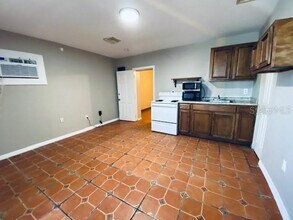 9718 N Nebraska Ave in Tampa, FL - Building Photo - Building Photo