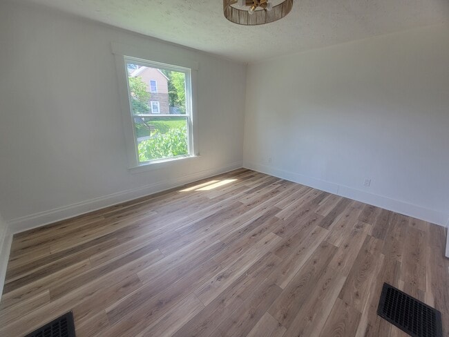 1542 Thomas Ave in Columbus, OH - Building Photo - Building Photo