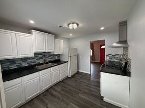 1420 E North St in Springfield, MO - Building Photo - Building Photo