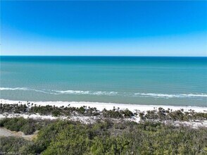 6825 Grenadier Blvd in Naples, FL - Building Photo - Building Photo