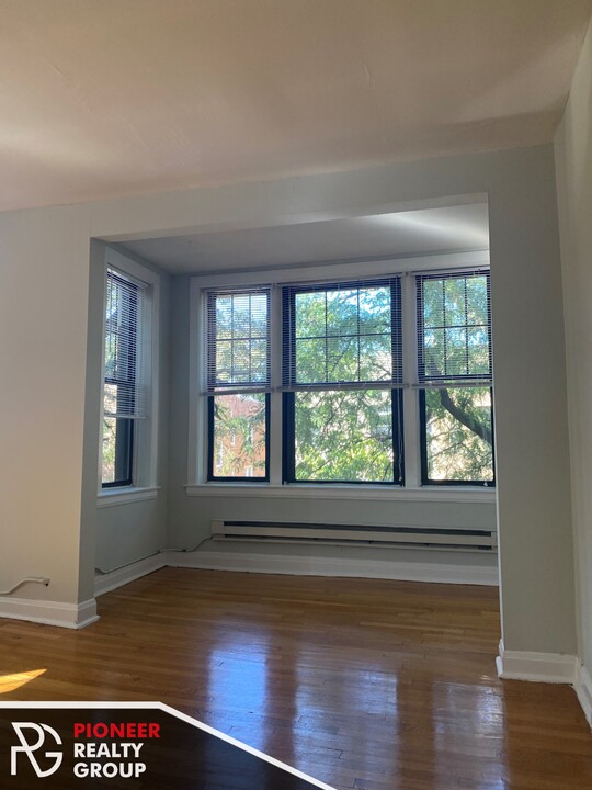 721 W Barry Ave, Unit #721.5-A3 in Chicago, IL - Foto de edificio