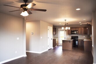 172 S Pinyon Point in Fayetteville, AR - Foto de edificio - Building Photo