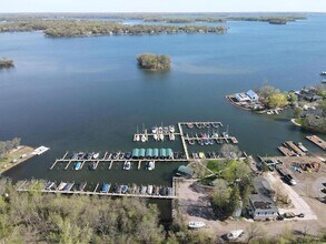 23622 Smithtown Rd in Shorewood, MN - Building Photo - Building Photo