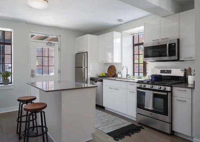 1998 W Diversey Pkwy in Chicago, IL - Building Photo - Building Photo