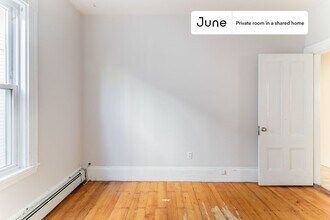 Room in Shared 5 bed/1 bath home in Boston, MA - Building Photo - Building Photo