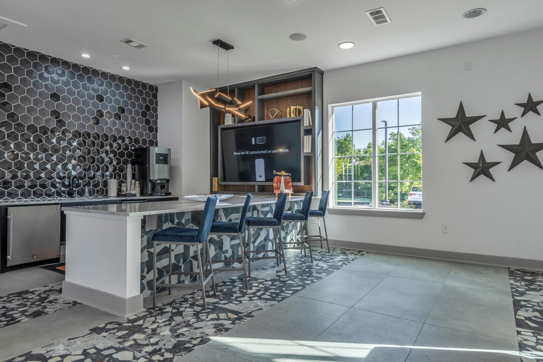 Rendezvous in Edmond, OK - Foto de edificio