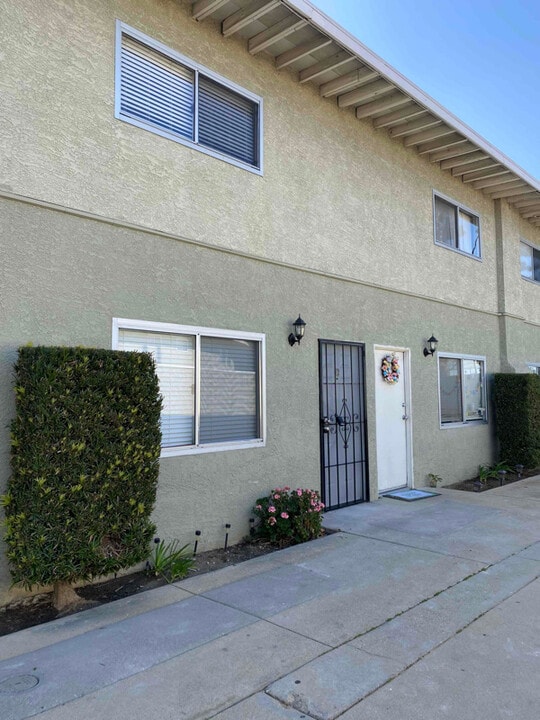 444 E Rowland St-Unit -42 in Covina, CA - Building Photo