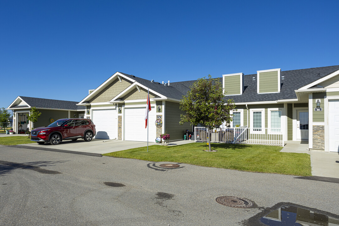 4 Sunrise Pl NE in High River, AB - Building Photo