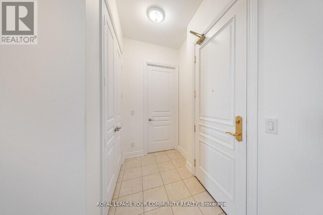 9245 Jane St in Vaughan, ON - Building Photo - Building Photo